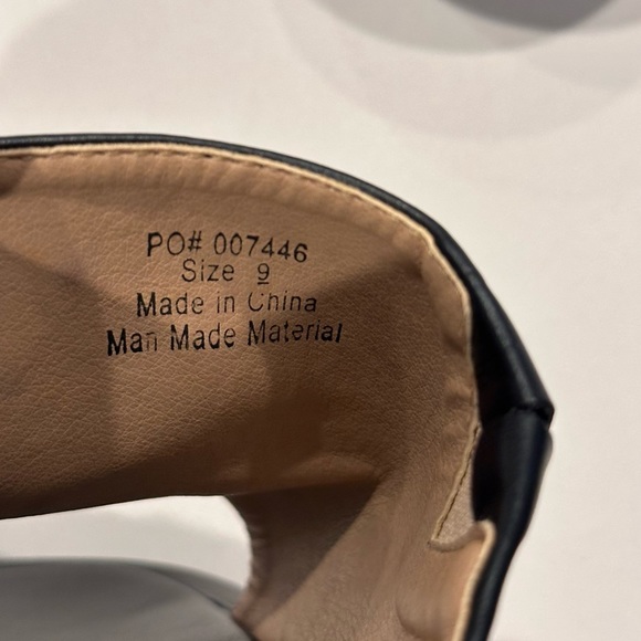 Journee Collection Denrie Platform Chunky Black‎ Sandal Size 9 - Picture 6 of 10